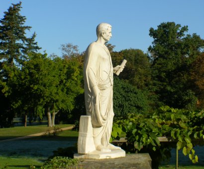 Statue am Schloss Charlottenhof